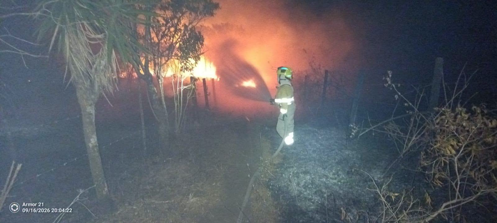 Fuego consumió una habitación y provocó el colapso del techo en vivienda de Obonuco