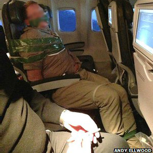 Pasajero fue amarrado con cinta durante vuelo de American Airlines tras protagonizar violento altercado