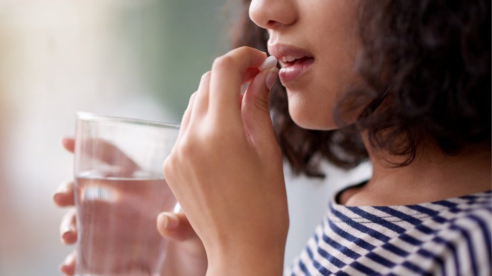 Abusar de las pastillas: el peligro oculto de automedicarse ante cualquier malestar