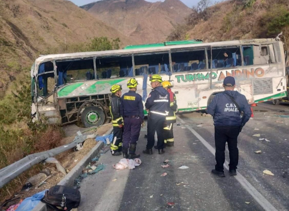Tragedia en la vía Panamericana: cuatro muertos y 20 heridos tras accidente de bus turístico en Nariño