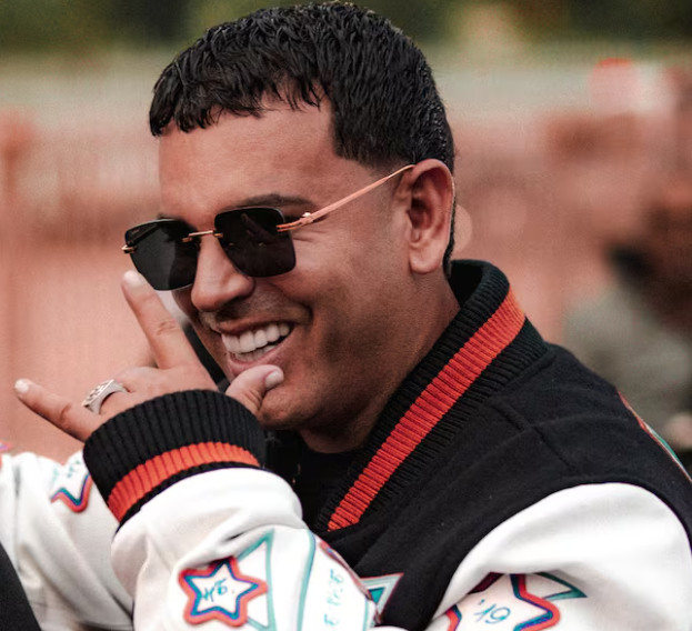 Tito El Bambino anuncia su compromiso con Juanita Gómez
