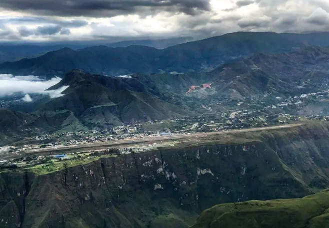 ¿Por qué es tan difícil aterrizar en el aeropuerto Antonio Nariño en Chachagüí que sirve a Pasto?