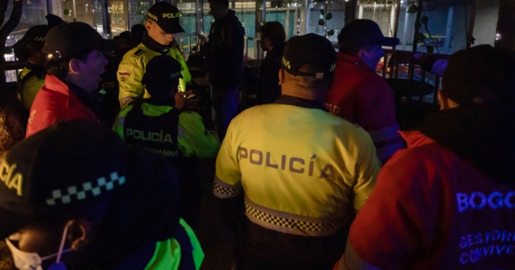 La Alcaldía Local de San Cristóbal cierra dos comercios en el sur de Bogotá durante un operativo de control