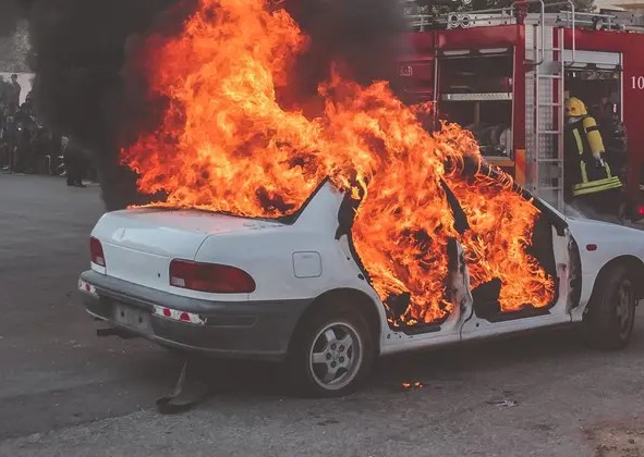 Incendio cerca al aeropuerto