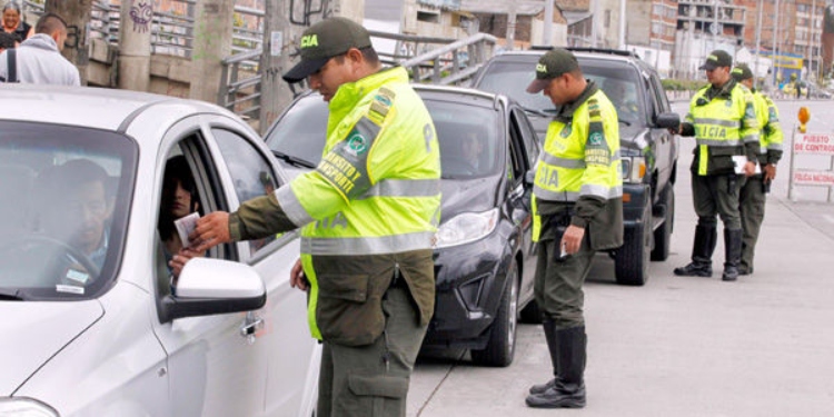 Operativo contra el parqueo indebido dejó 13 infracciones y dos vehículos inmovilizados en Tunjuelito