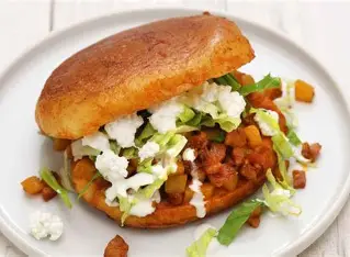 Pambazos de papa con chorizo