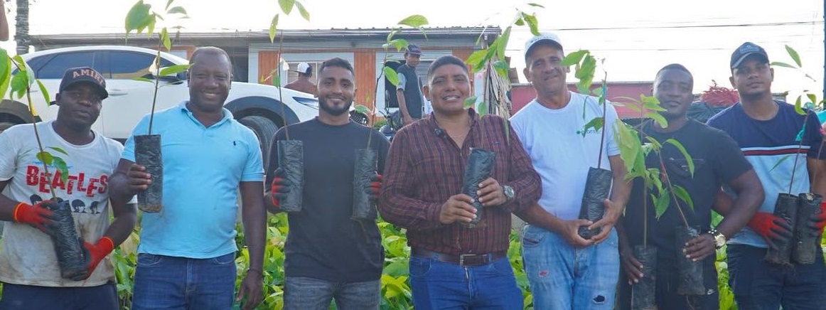 Campesinos reciben insumos para fortalecer cultivos de cacao y yuca en Tumaco