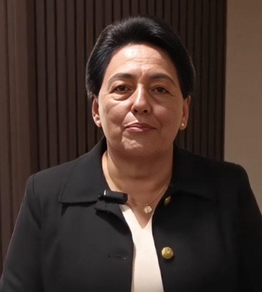 Piedad Figueroa, secretaria.