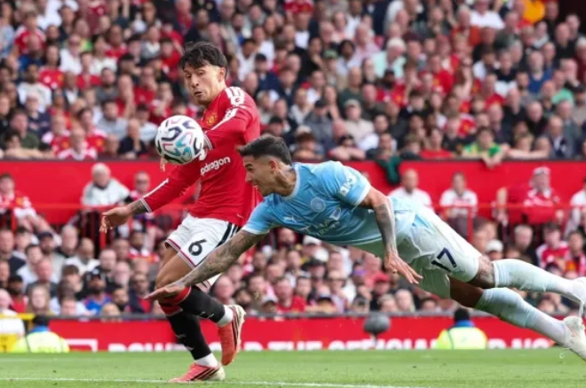 EL VAR METIÓ LA PATA: RECONOCEN ERROR QUE CAMBIÓ EL MANCHESTER DERBY