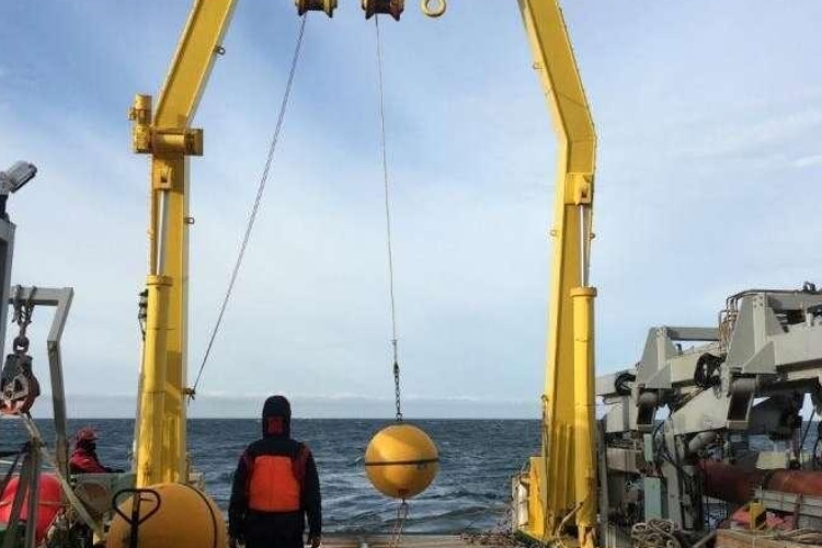Micrófonos bajo el océano captan las fracturas de las grandes plataformas de hielo antárticas