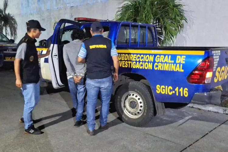 PNC intercepta en Escuintla a tres hombres que fingían ser investigadores policiales