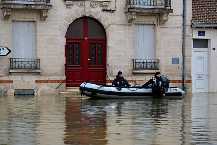 Lluvias intensas ponen en alerta a Italia mientras Francia vigila posibles inundaciones