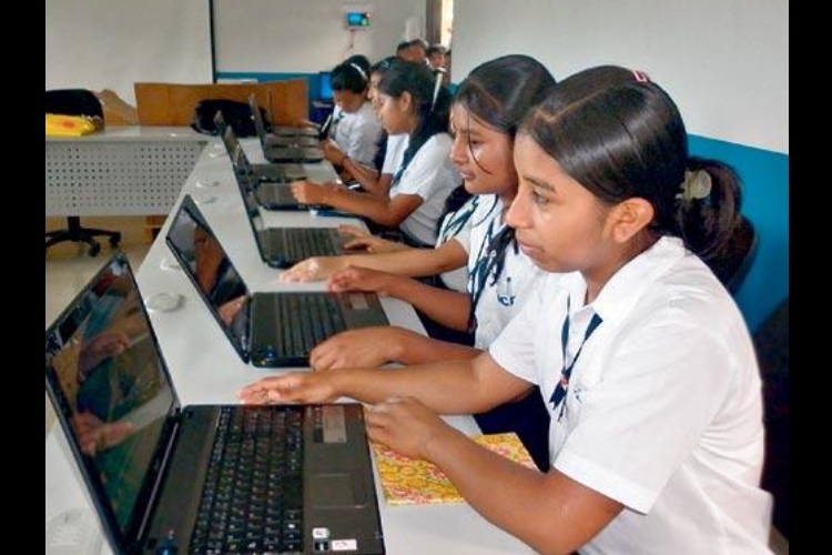 Una plataforma digital busca acercar el inglés a miles de estudiantes panameños