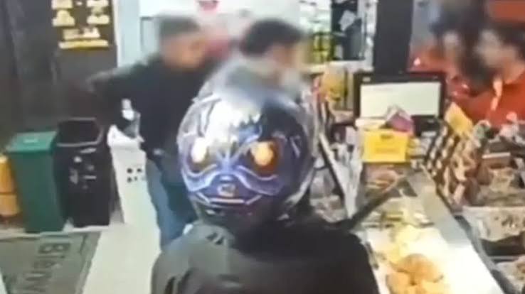 Aparentaban ser clientes, pero tenían otras intenciones: así capturaron a dos presuntos ladrones en Bogotá