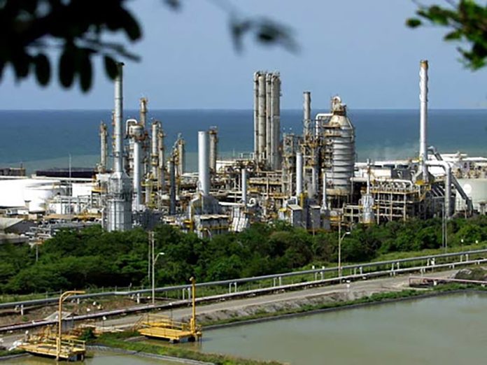 Industria petrolera venezolana abre oportunidades para Colombia