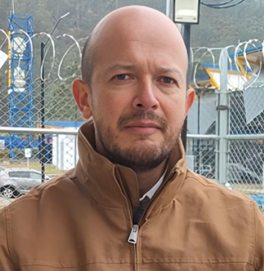 Jorge Tobar, funcionario.