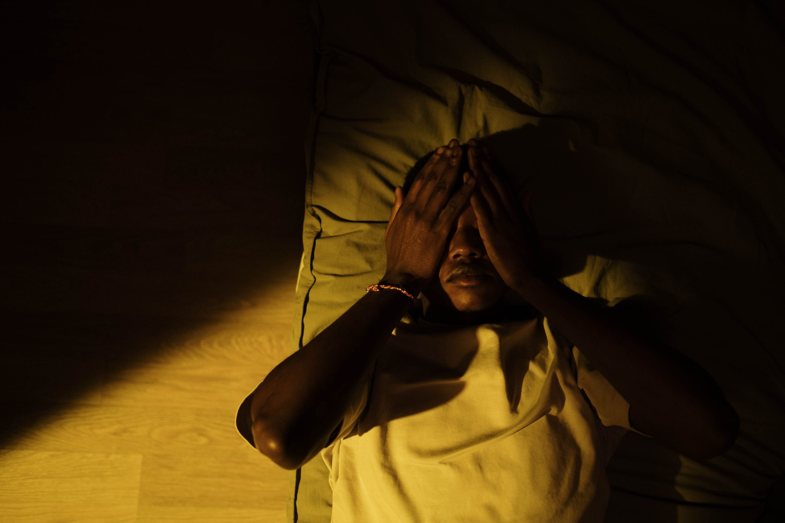 ¿Por qué algunas personas despiertan antes de que suene la alarma? La ciencia tiene una explicación