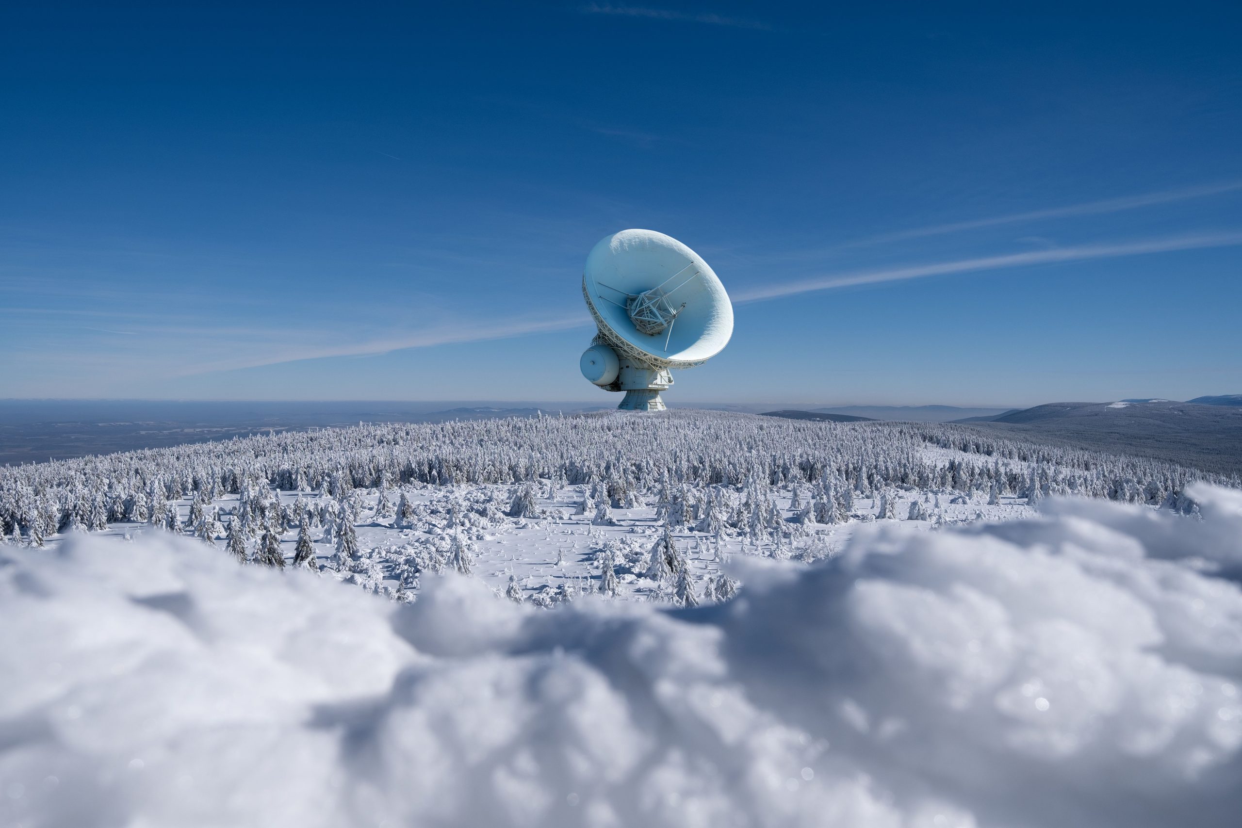 ¿Cómo sabe un radar que está lloviendo a kilómetros de distancia? La tecnología que observa el cielo sin tocarlo