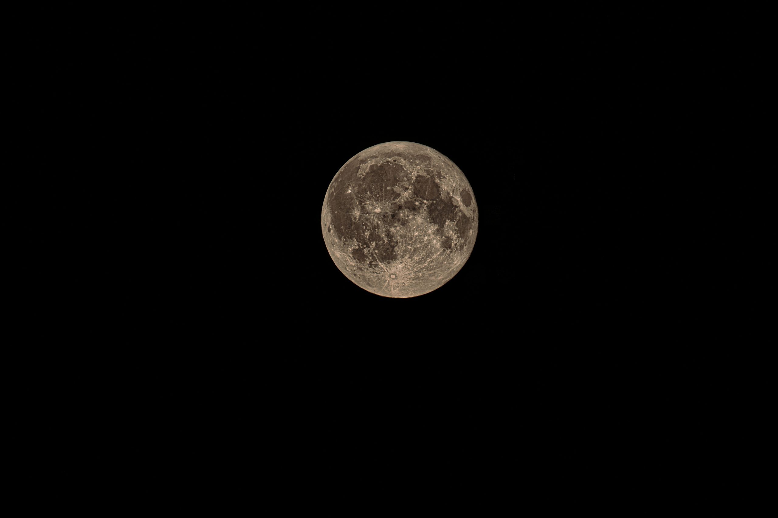La gran mentira del “lado oscuro” de la Luna: millones lo llaman así, pero la realidad es mucho más sorprendente